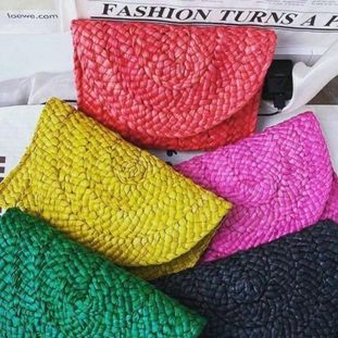 Bolsos de colores alegres y variados